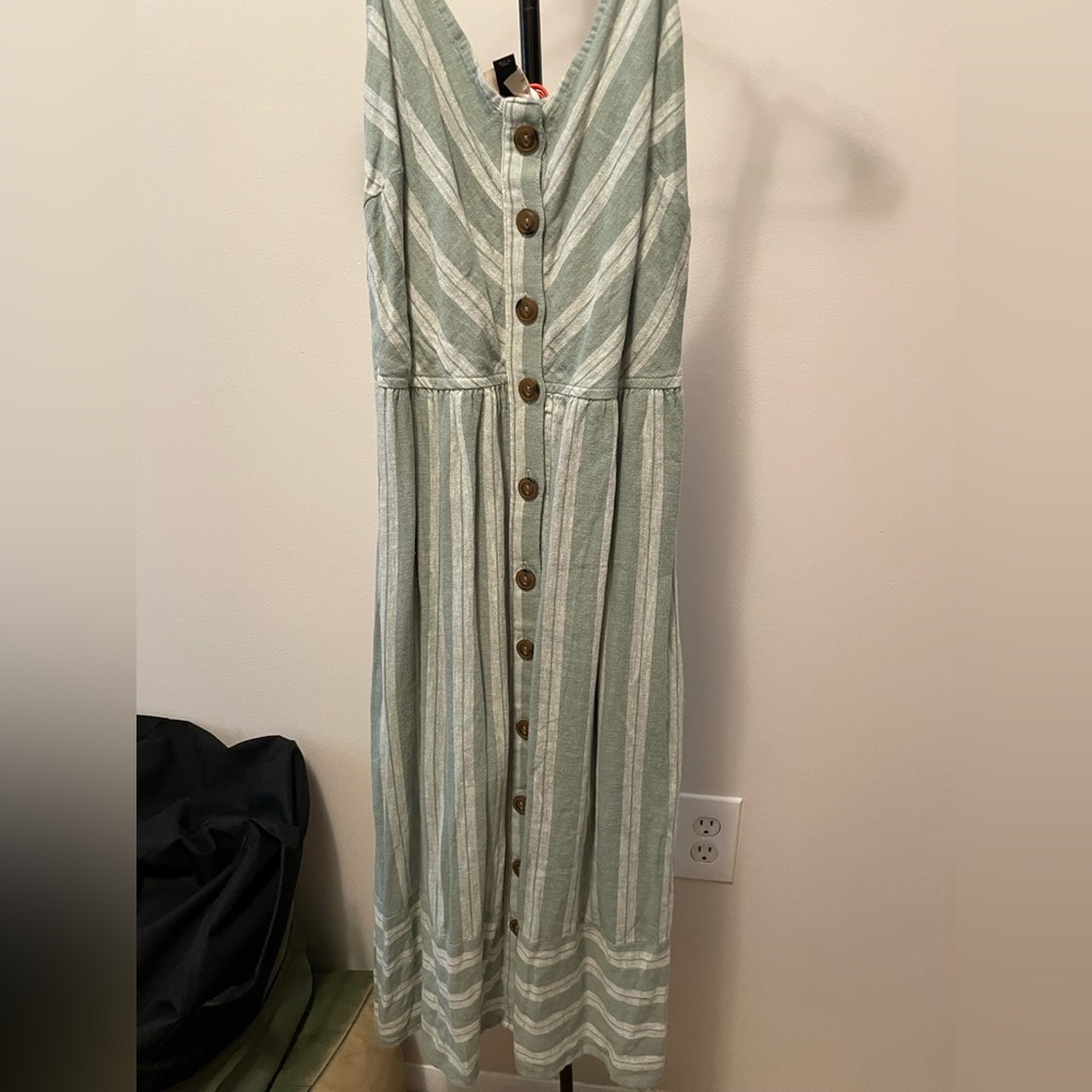 I am selling some summer and spring dresses!I can’t fit them anymore! Hmu to buy